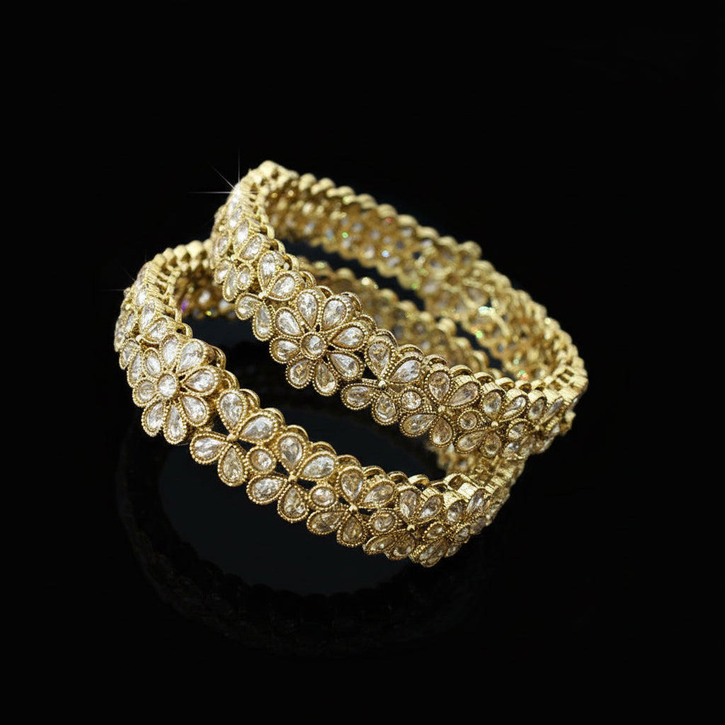 Gold bracelet on a black stand with 'SAHELL' branding in the corner.