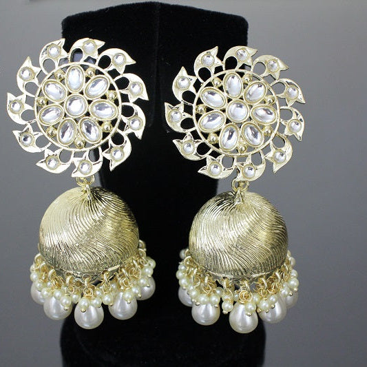 Gold and pearl earrings on a dark background with 'SAHELLI' branding.