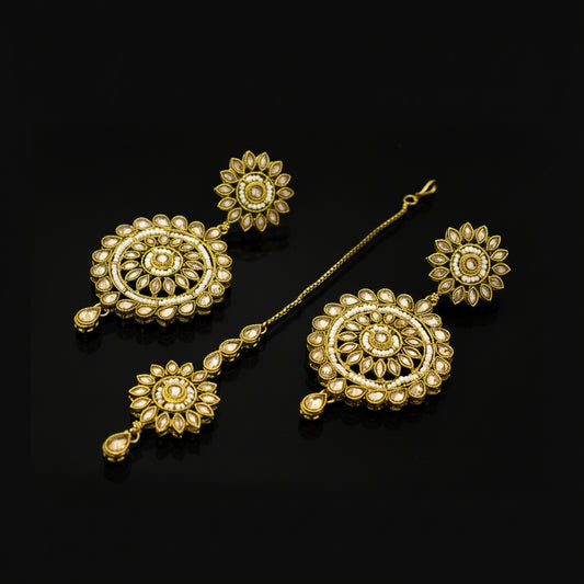 Gold jewelry set with floral designs on a dark background, featuring the brand 'Saheli'.