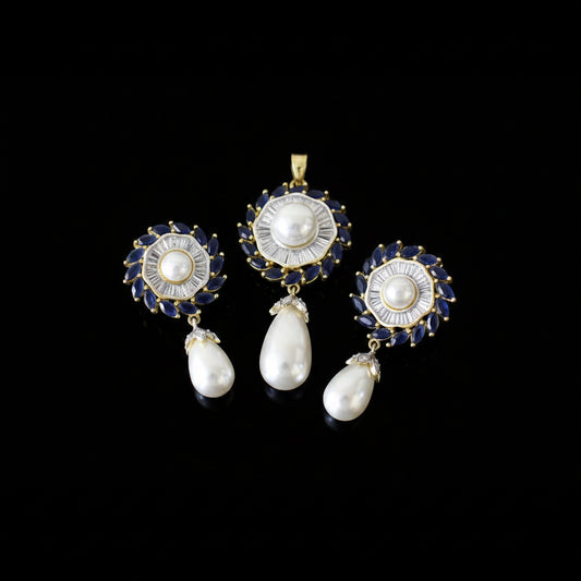 Jewelry set with pearls and gold accents on a dark background, featuring the brand 'SAHELL'.