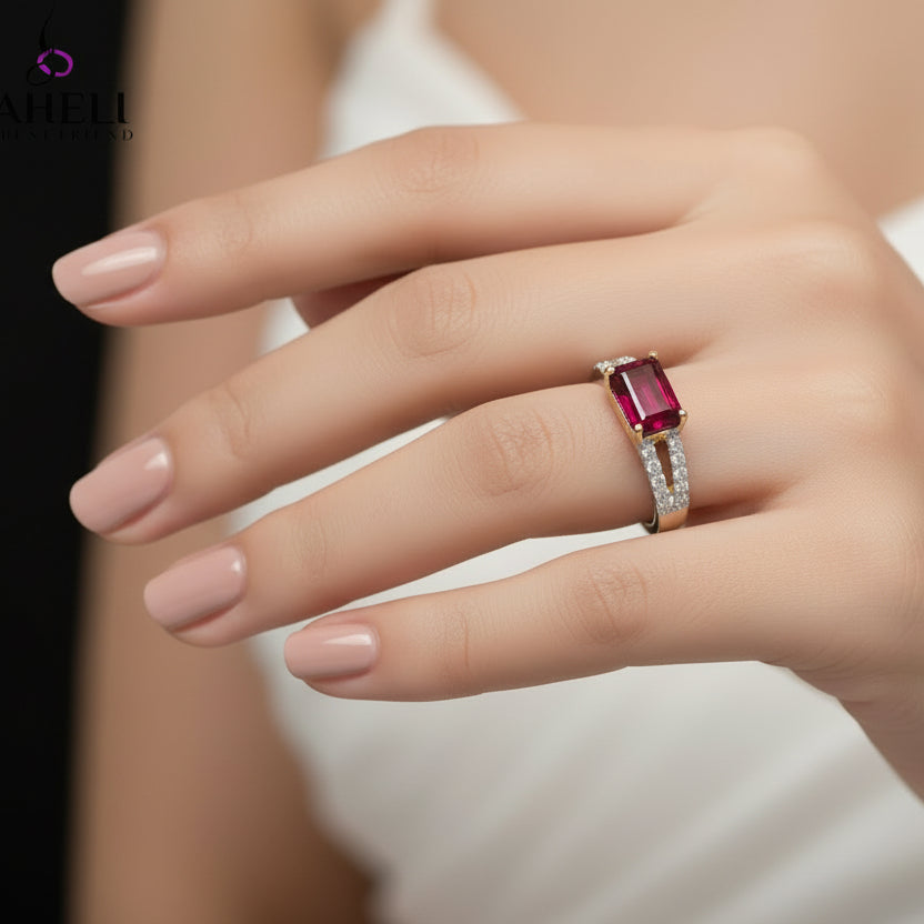 Diamant ring with pink gemstone on a black mannequin hand, brand 'SAHELI' visible.
