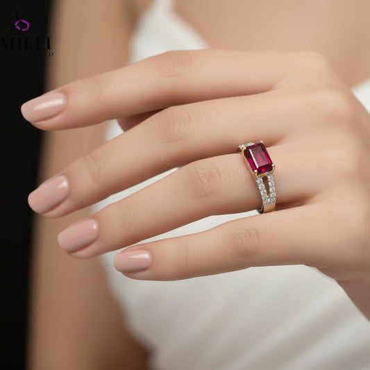 Diamant ring with pink gemstone on a black mannequin hand, brand 'SAHELI' visible.
