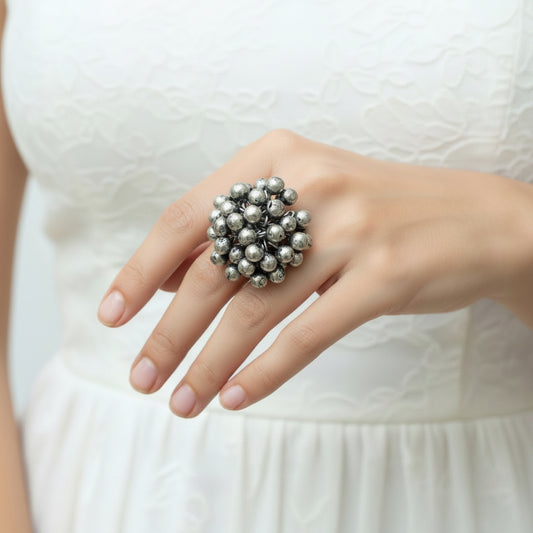 Silver hair clip with pearls on a gray background, branded 'Saheli'.